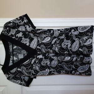 Black and white top in size S